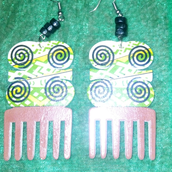New Wood Earrings with Adrinka Symbols - Picture 4 of 9